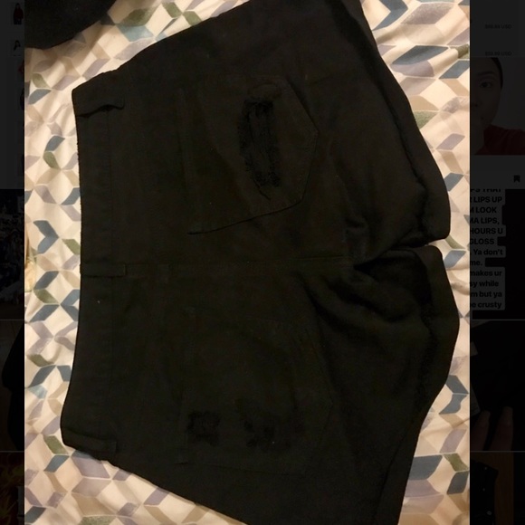 Black ripped shorts - Picture 3 of 4